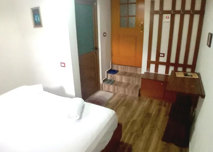 House Cela 호텔 Gjirokastër